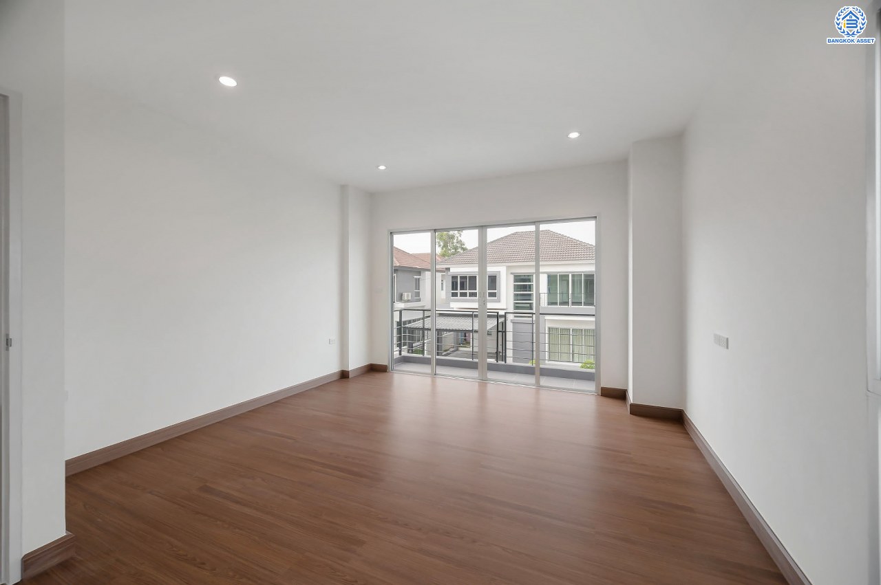 บ้านมือสองตกแต่งใหม่ โครงการ ไลฟ์ บางกอก บูเลอวาร์ด ปิ่นเกล้า-เพชรเกษม หลังมุม สังคมคุณภาพ SC Asset เนื้อที่กว้างกว่า 52.5 ตร.ว ฟังก์ชัน 3 ห้องนอน 3 ห้องน้ำ 2 ที่จอดรถ บนทำเลติดถนนพุทธมณฑลสาย4 ตอบโจทย์กับทุกครอบครัว ใกล้ ม.มหิดล, แหล่งช้อปปิ้ง "เซ็นทรัล ศาลายา", รถไฟฟ้าสายสีน้ำเงิน "สถานีหลักสอง" และทางด่วน "ศรีรัช"